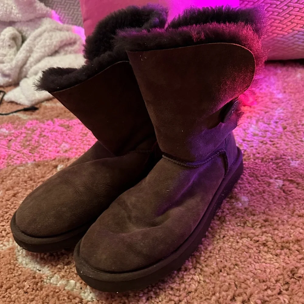 Ugg - Picture 1 of 4